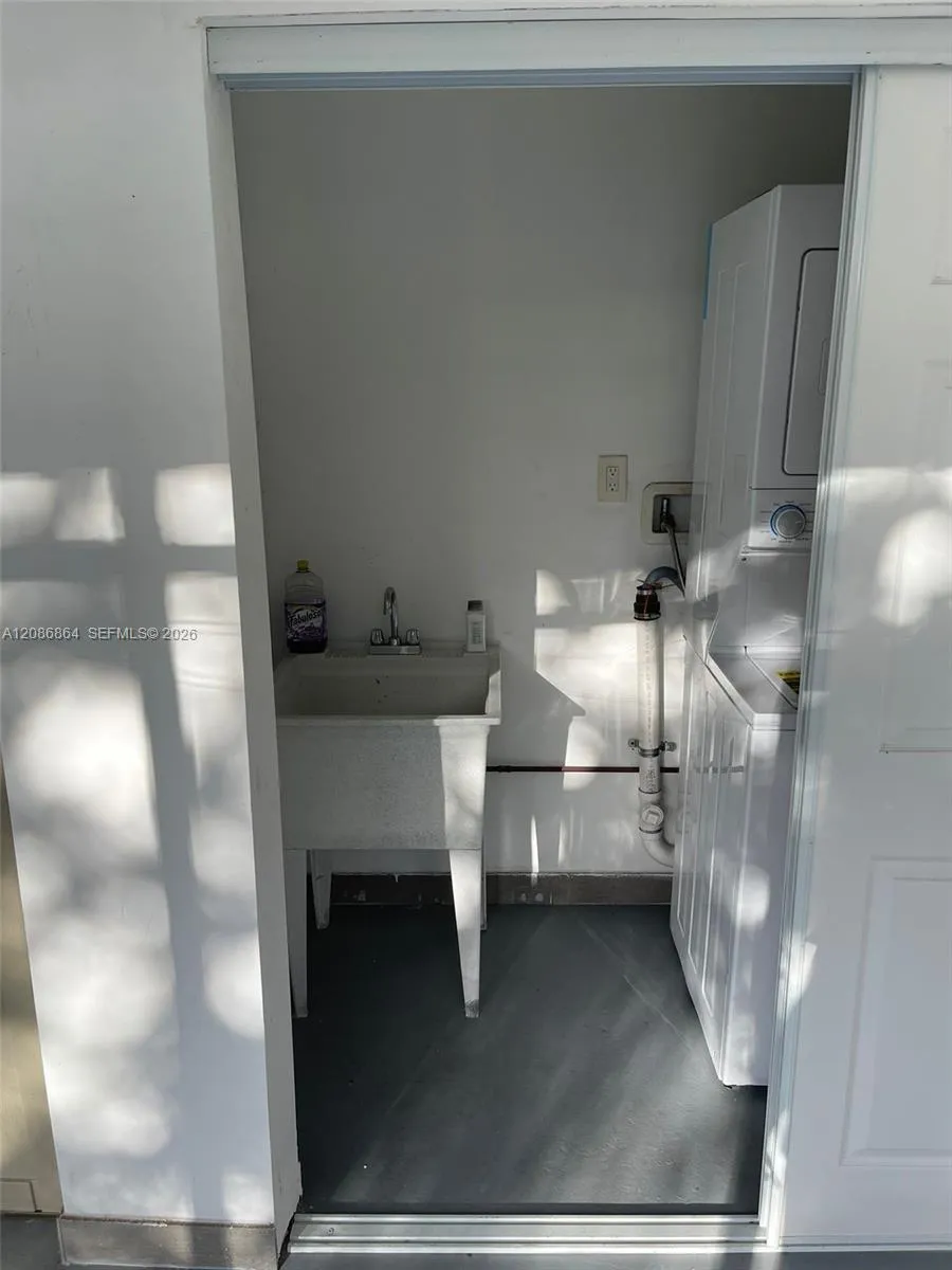 2375 NE 185th St Miami, FL 33180