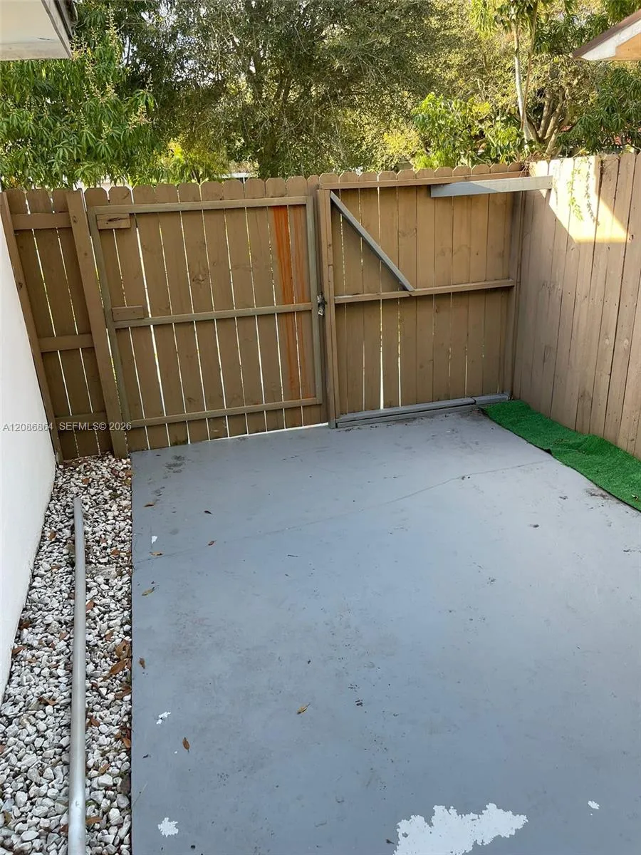 2375 NE 185th St Miami, FL 33180