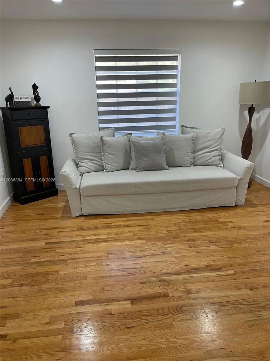 2375 NE 185th St Miami, FL 33180