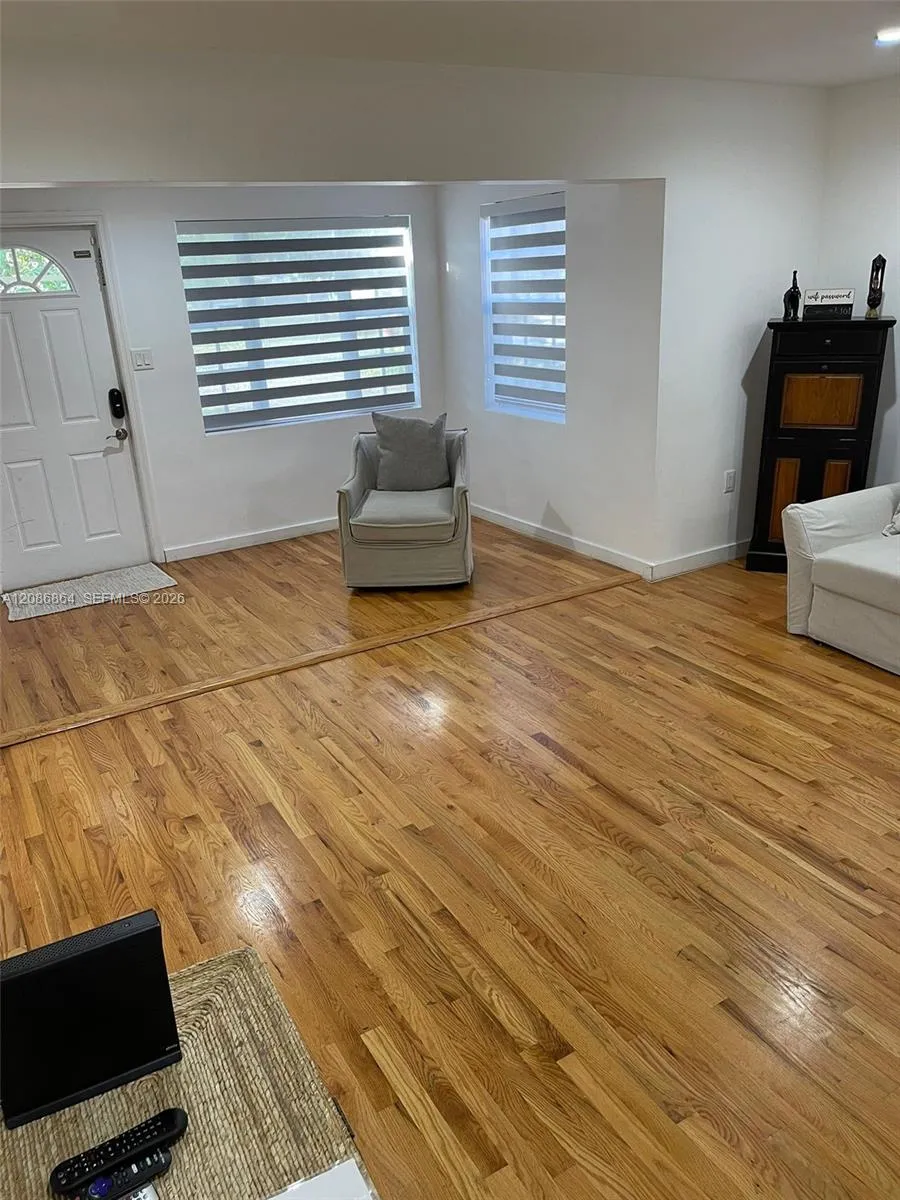 2375 NE 185th St Miami, FL 33180