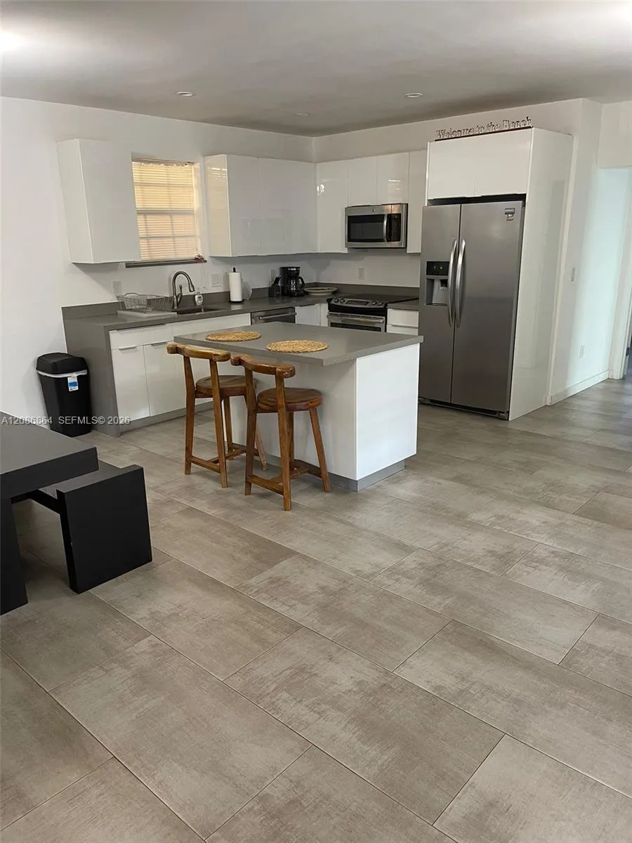 2375 NE 185th St Miami, FL 33180