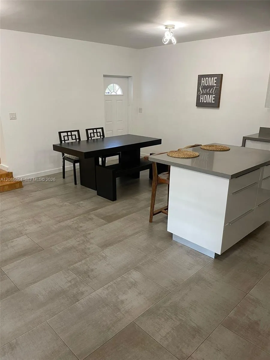 2375 NE 185th St Miami, FL 33180