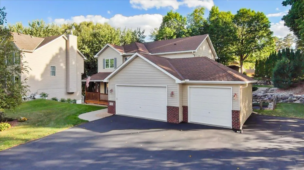 8549 Woodland Curve Saint Bonifacius, MN 55375
