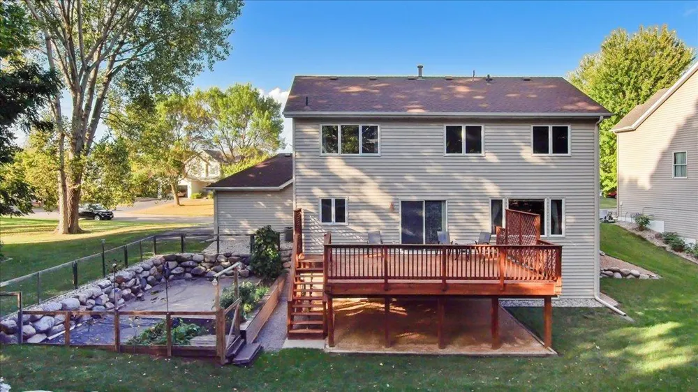 8549 Woodland Curve Saint Bonifacius, MN 55375