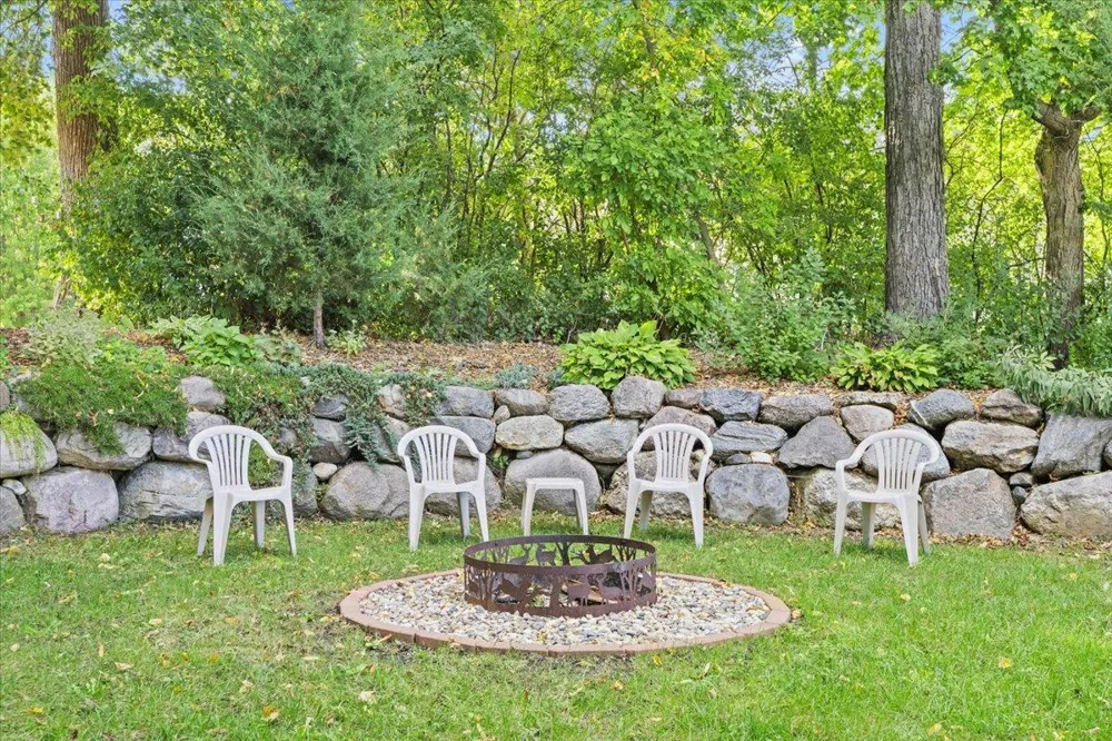 8549 Woodland Curve Saint Bonifacius, MN 55375