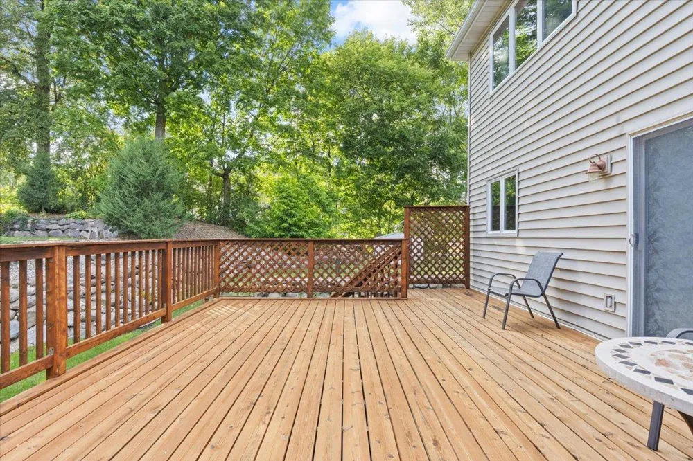 8549 Woodland Curve Saint Bonifacius, MN 55375