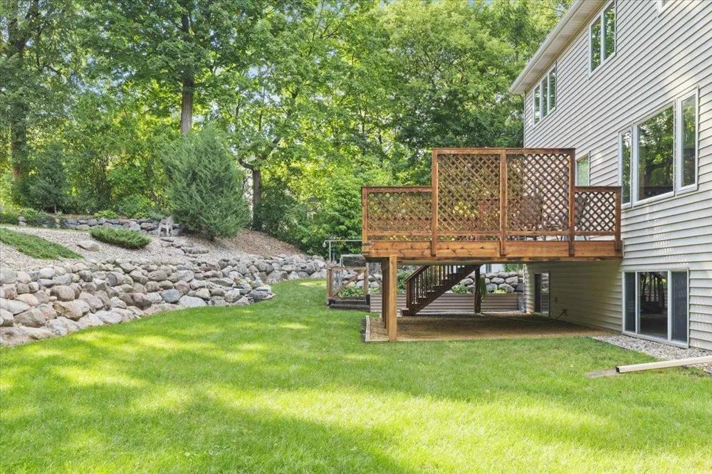 8549 Woodland Curve Saint Bonifacius, MN 55375