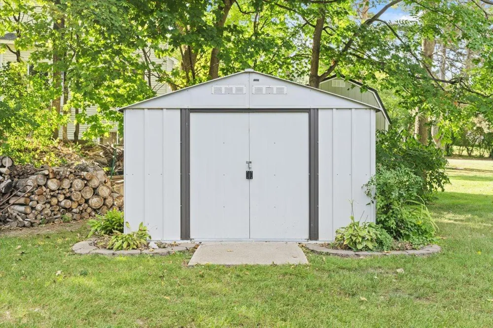 8549 Woodland Curve Saint Bonifacius, MN 55375