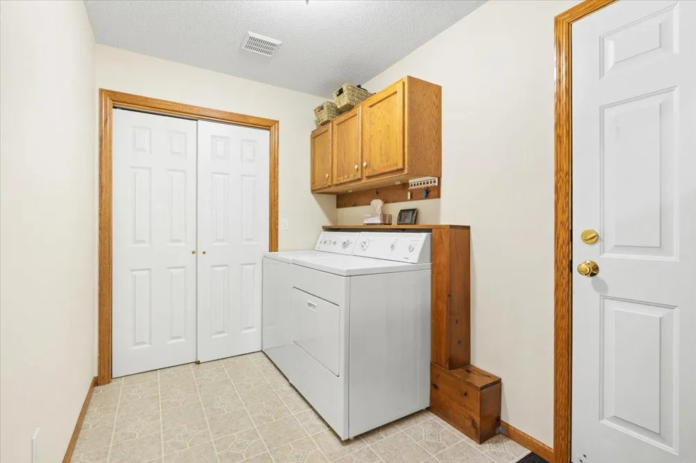 8549 Woodland Curve Saint Bonifacius, MN 55375