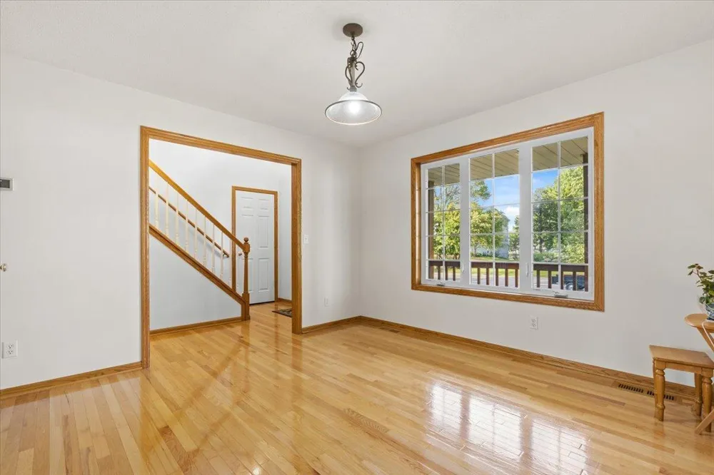 8549 Woodland Curve Saint Bonifacius, MN 55375