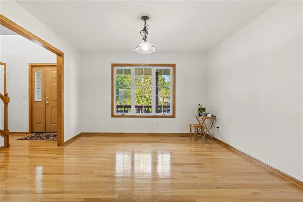 8549 Woodland Curve Saint Bonifacius, MN 55375