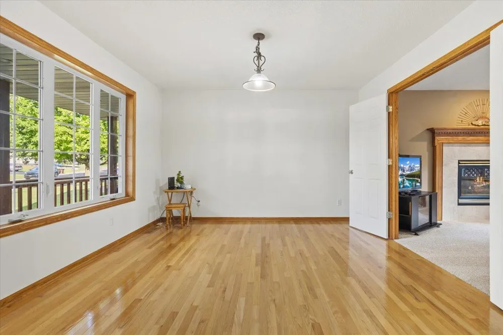 8549 Woodland Curve Saint Bonifacius, MN 55375