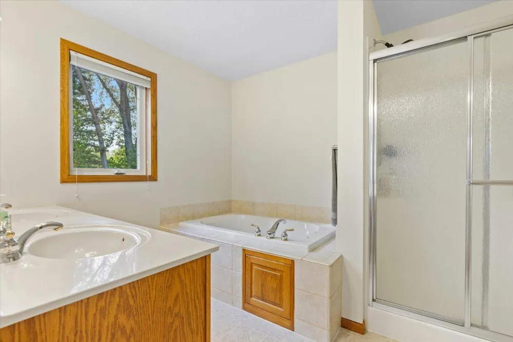 8549 Woodland Curve Saint Bonifacius, MN 55375