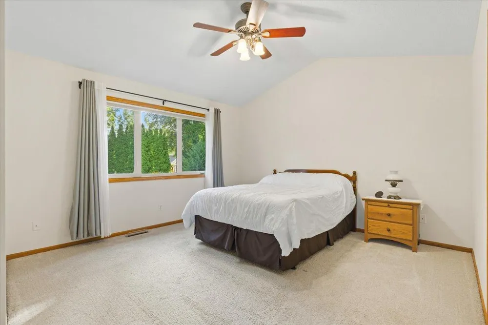 8549 Woodland Curve Saint Bonifacius, MN 55375