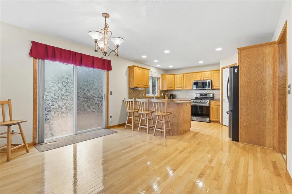 8549 Woodland Curve Saint Bonifacius, MN 55375
