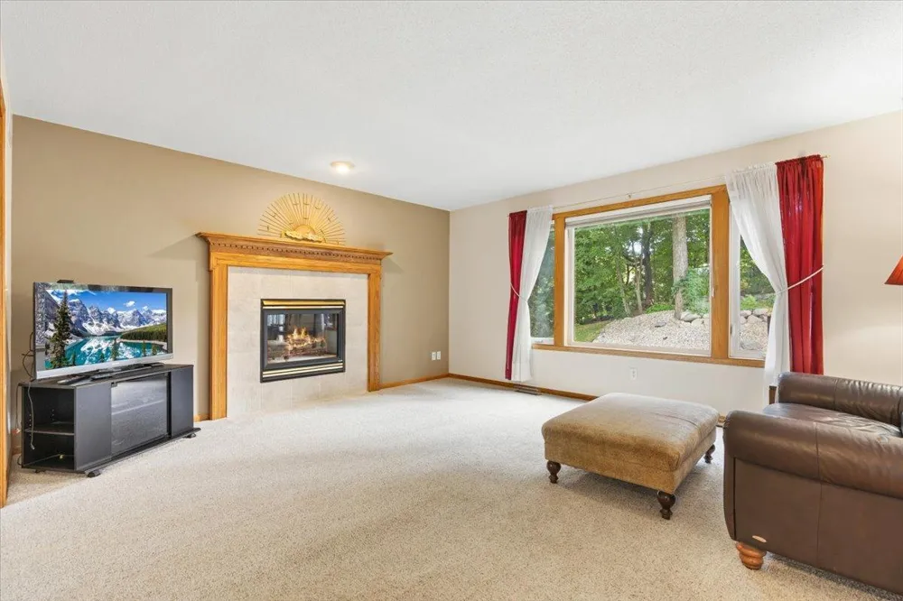 8549 Woodland Curve Saint Bonifacius, MN 55375