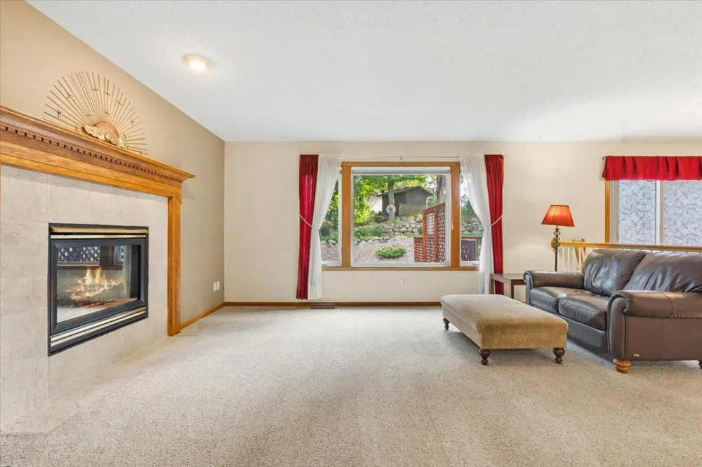 8549 Woodland Curve Saint Bonifacius, MN 55375