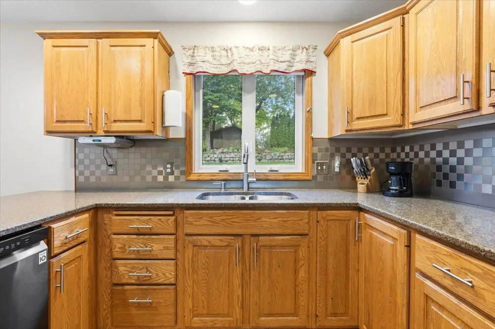 8549 Woodland Curve Saint Bonifacius, MN 55375
