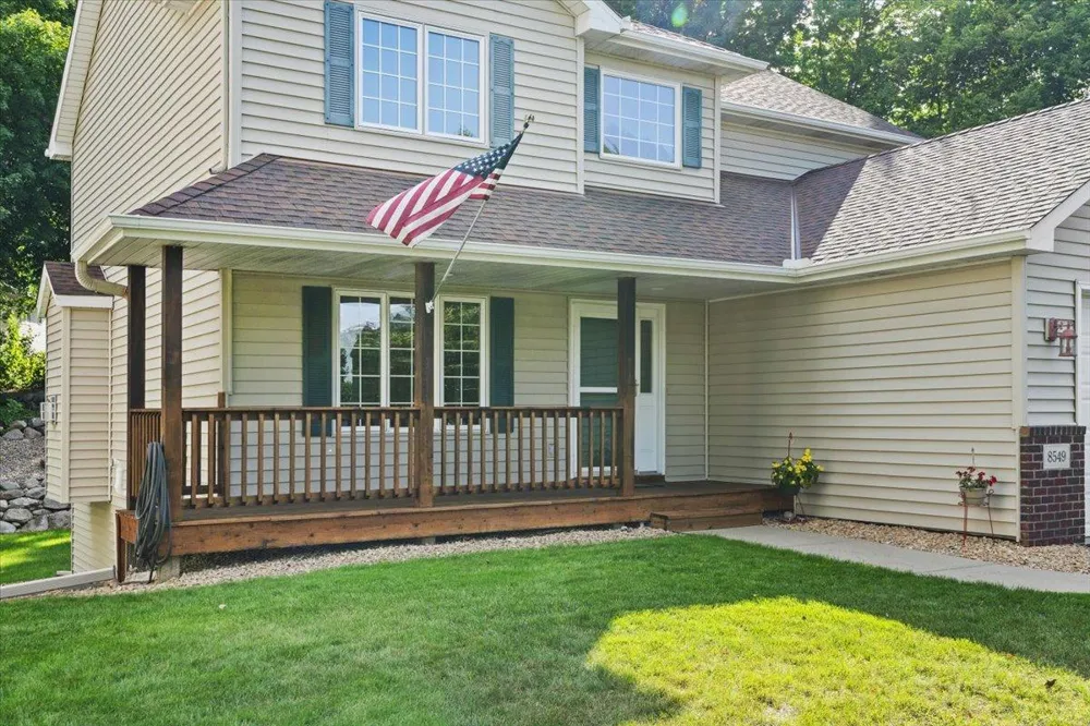 8549 Woodland Curve Saint Bonifacius, MN 55375