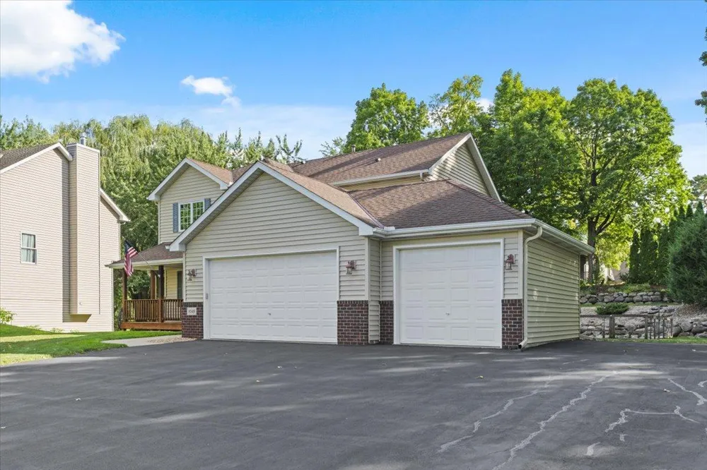 8549 Woodland Curve Saint Bonifacius, MN 55375