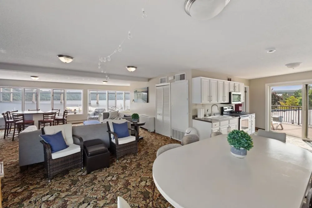 6313 Saint Croix Trail Stillwater, MN 55082