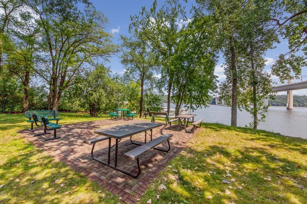 6313 Saint Croix Trail Stillwater, MN 55082