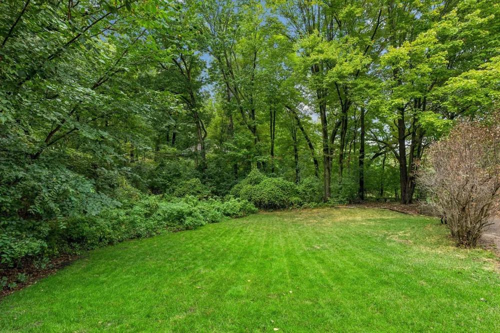 15 High Circle Way North Oaks, MN 55127