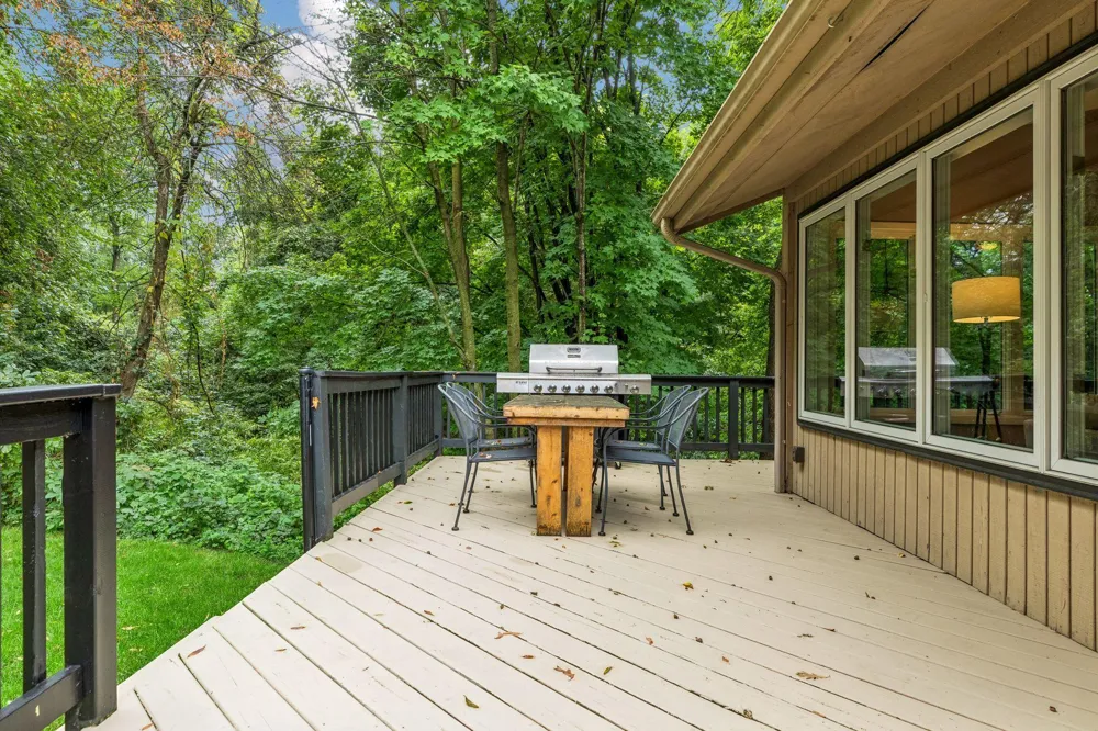15 High Circle Way North Oaks, MN 55127