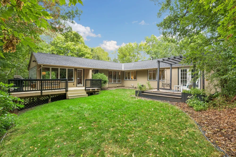 15 High Circle Way North Oaks, MN 55127