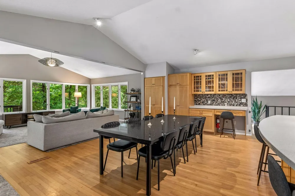 15 High Circle Way North Oaks, MN 55127