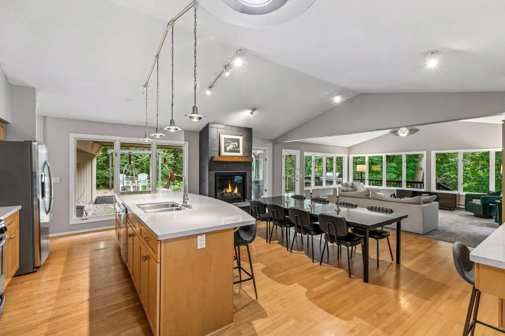 15 High Circle Way North Oaks, MN 55127