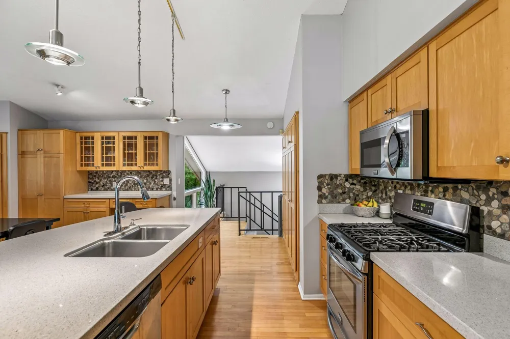 15 High Circle Way North Oaks, MN 55127