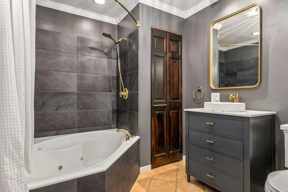 15 High Circle Way North Oaks, MN 55127