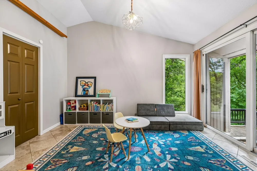15 High Circle Way North Oaks, MN 55127