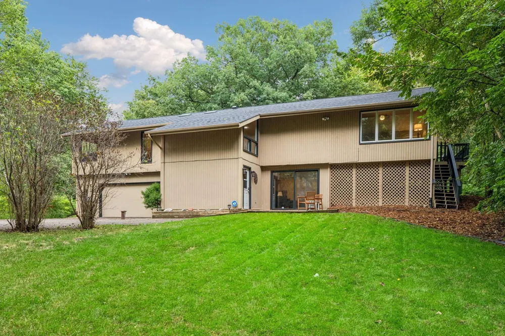 15 High Circle Way North Oaks, MN 55127