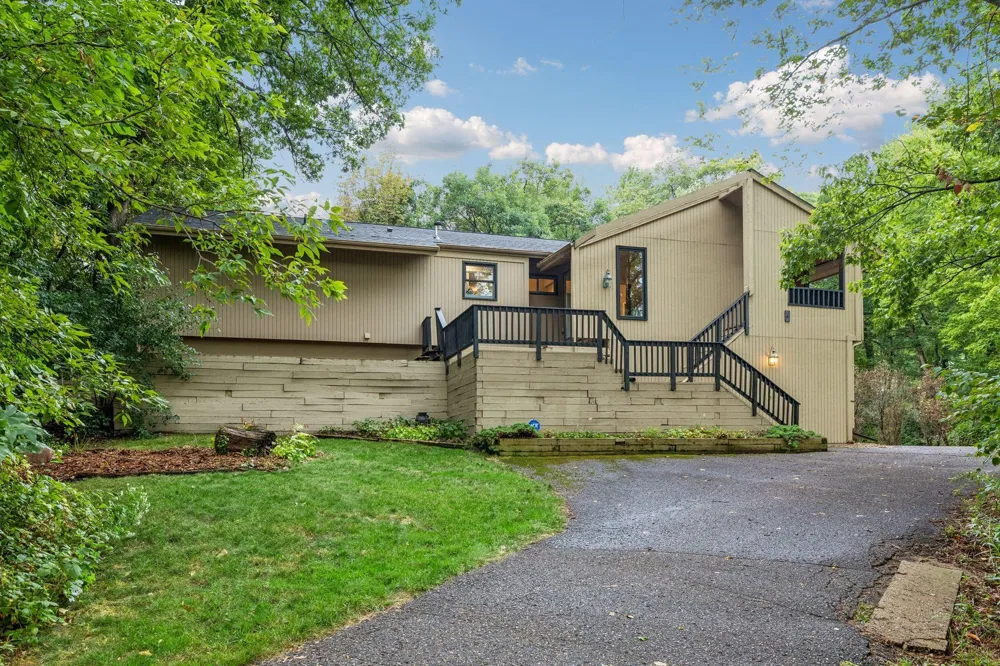 15 High Circle Way North Oaks, MN 55127