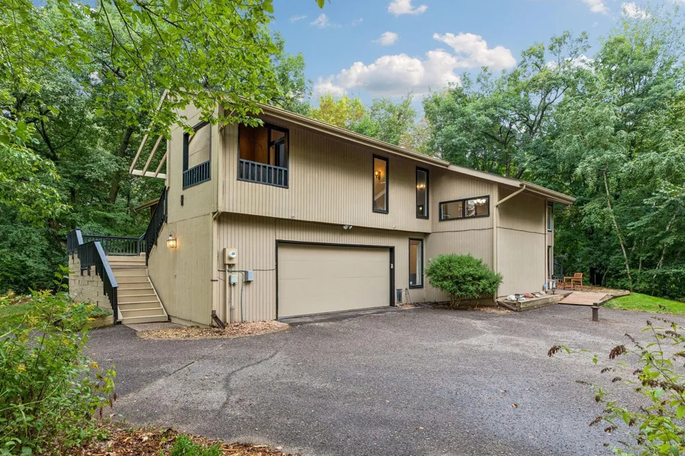 15 High Circle Way North Oaks, MN 55127