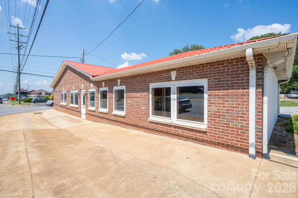 2303 E Main Street Lincolnton, NC 28092