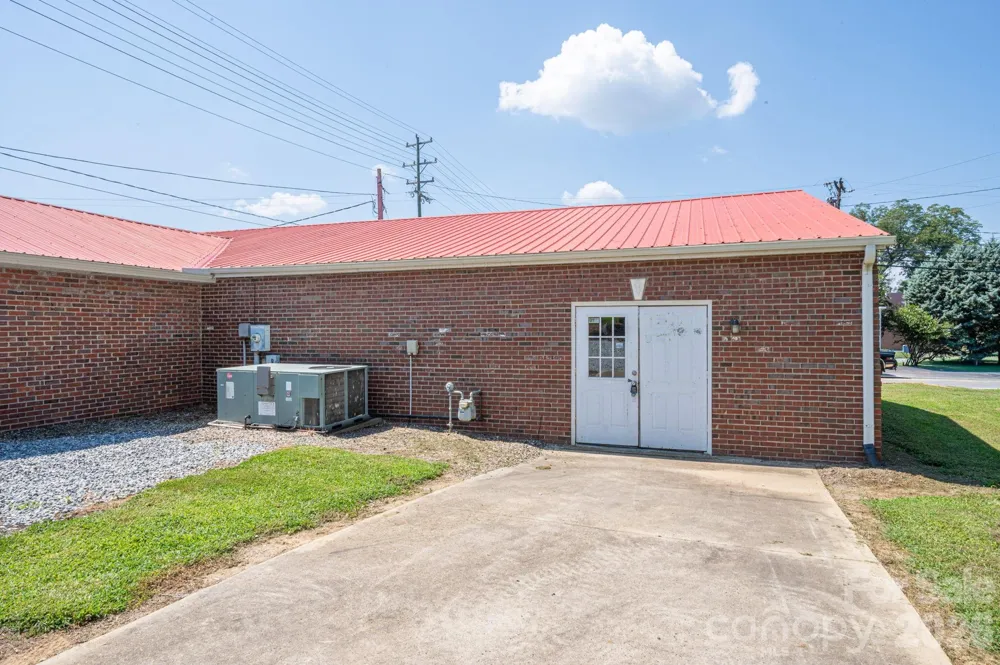 2303 E Main Street Lincolnton, NC 28092