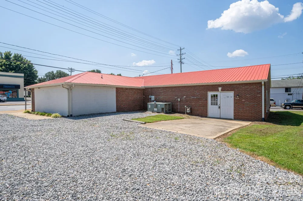 2303 E Main Street Lincolnton, NC 28092