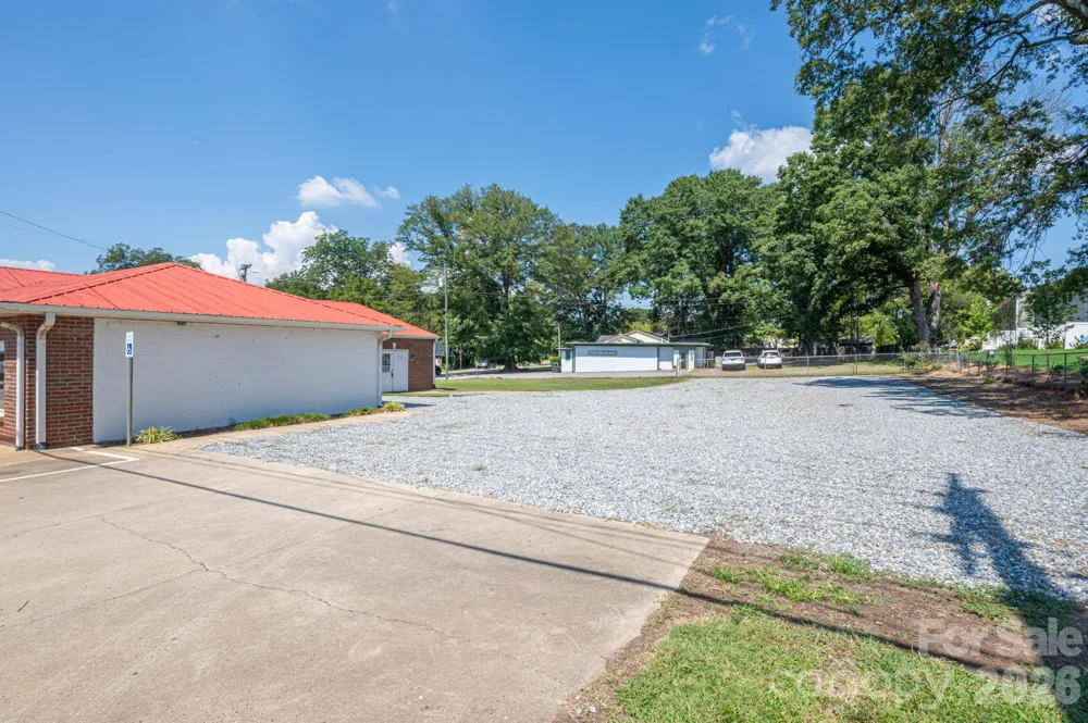 2303 E Main Street Lincolnton, NC 28092