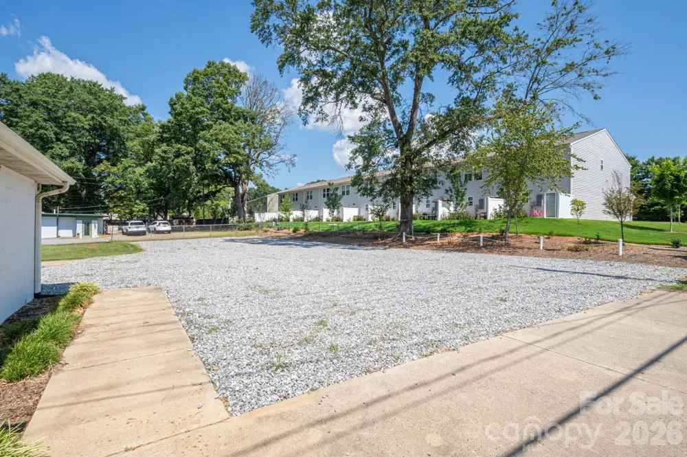 2303 E Main Street Lincolnton, NC 28092