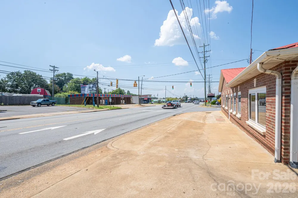 2303 E Main Street Lincolnton, NC 28092