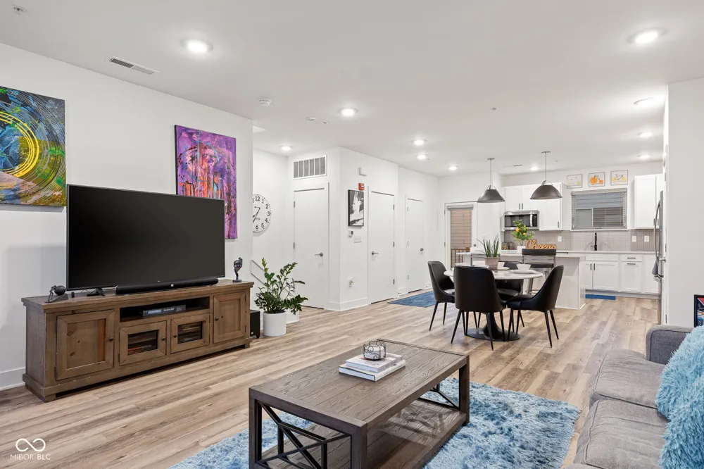 727 Illinois Street #204 Indianapolis, IN 46204