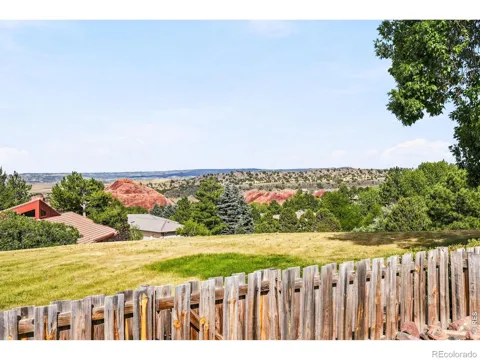6846 Surrey Trail