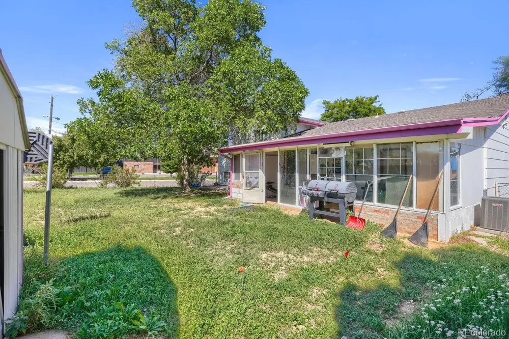 419 S Lima Circle Aurora, CO 80012