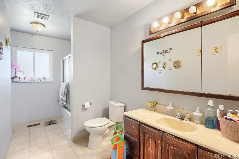 419 S Lima Circle Aurora, CO 80012