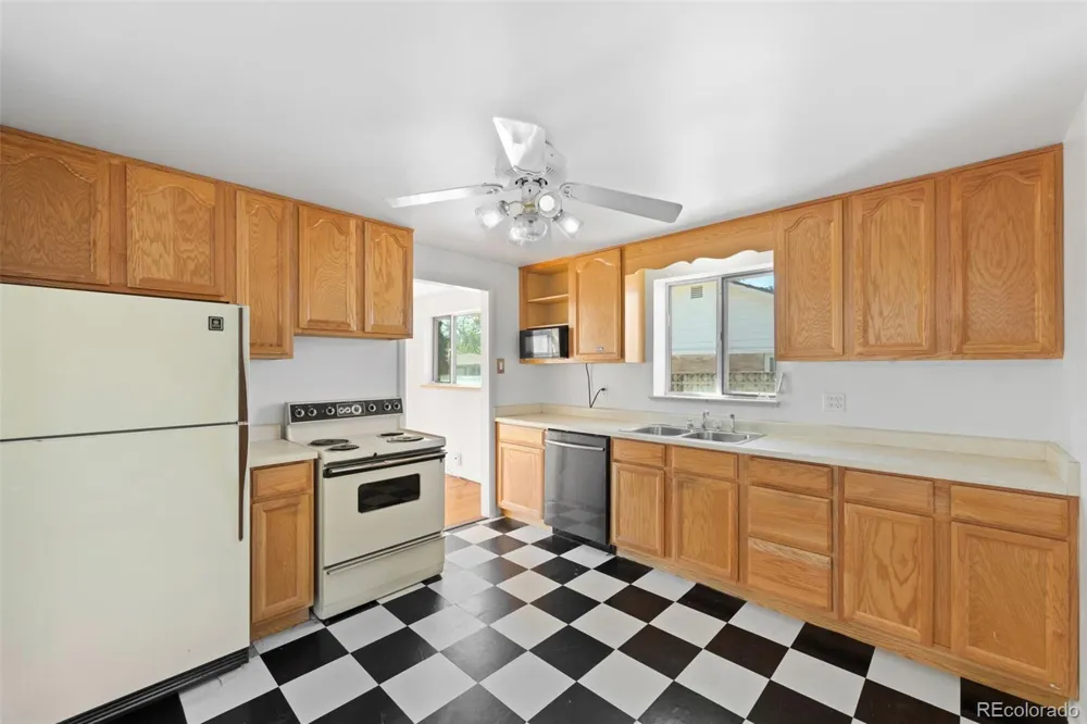 8581 Crescent Drive Westminster, CO 80031