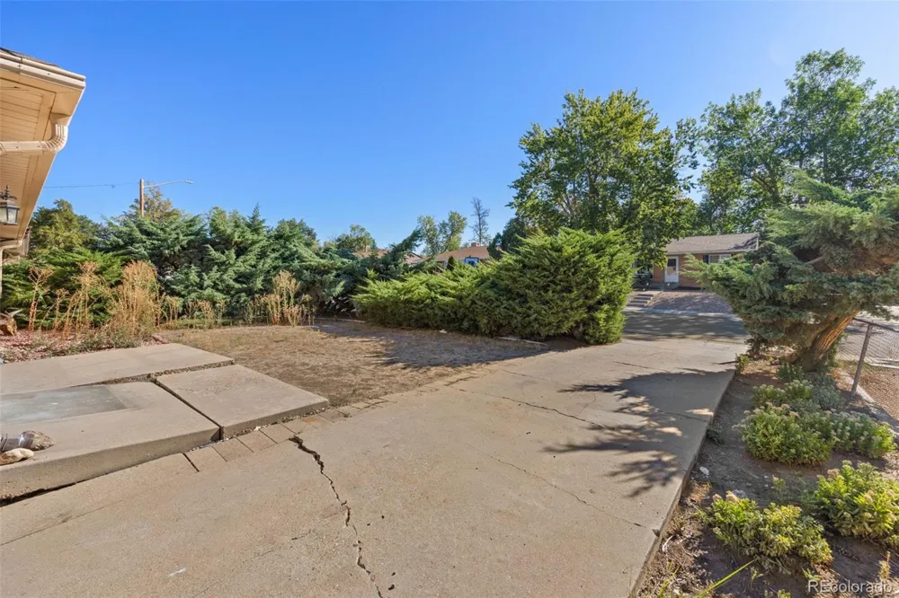8581 Crescent Drive Westminster, CO 80031