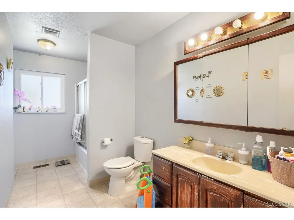 419 S Lima Circle Aurora, CO 80012